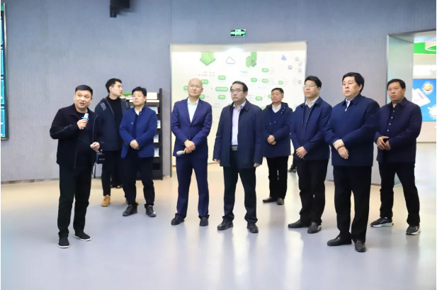 河南省農(nóng)業(yè)農(nóng)村廳黨組書記、廳長(zhǎng)孫巍峰蒞臨金豆子集團(tuán)調(diào)研